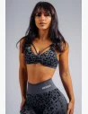 Sports bra PRIMAL with leopard pattern offers medium support, seamless comfort and a bold look for training and layering.