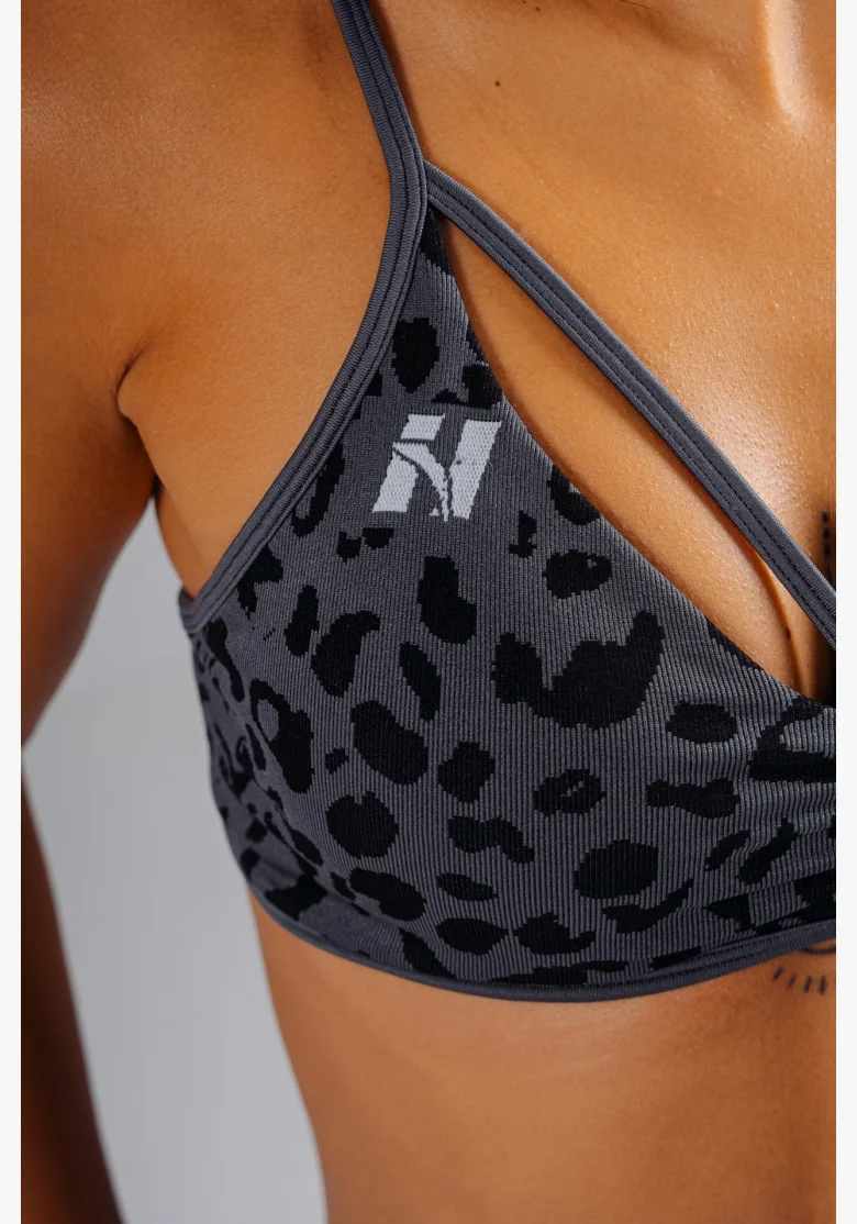 NEBBIA Medium support sports bra with leopard pattern PRIMAL black