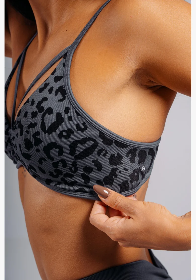NEBBIA Medium support sports bra with leopard pattern PRIMAL black