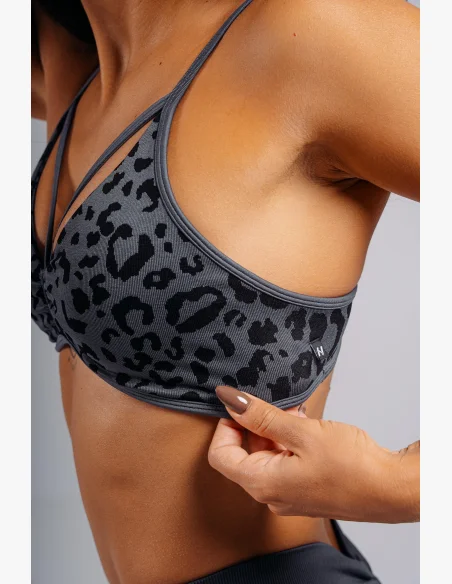 NEBBIA Medium support sports bra with leopard pattern PRIMAL black