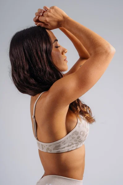 NEBBIA Medium support sports bra with leopard pattern PRIMAL cream 2