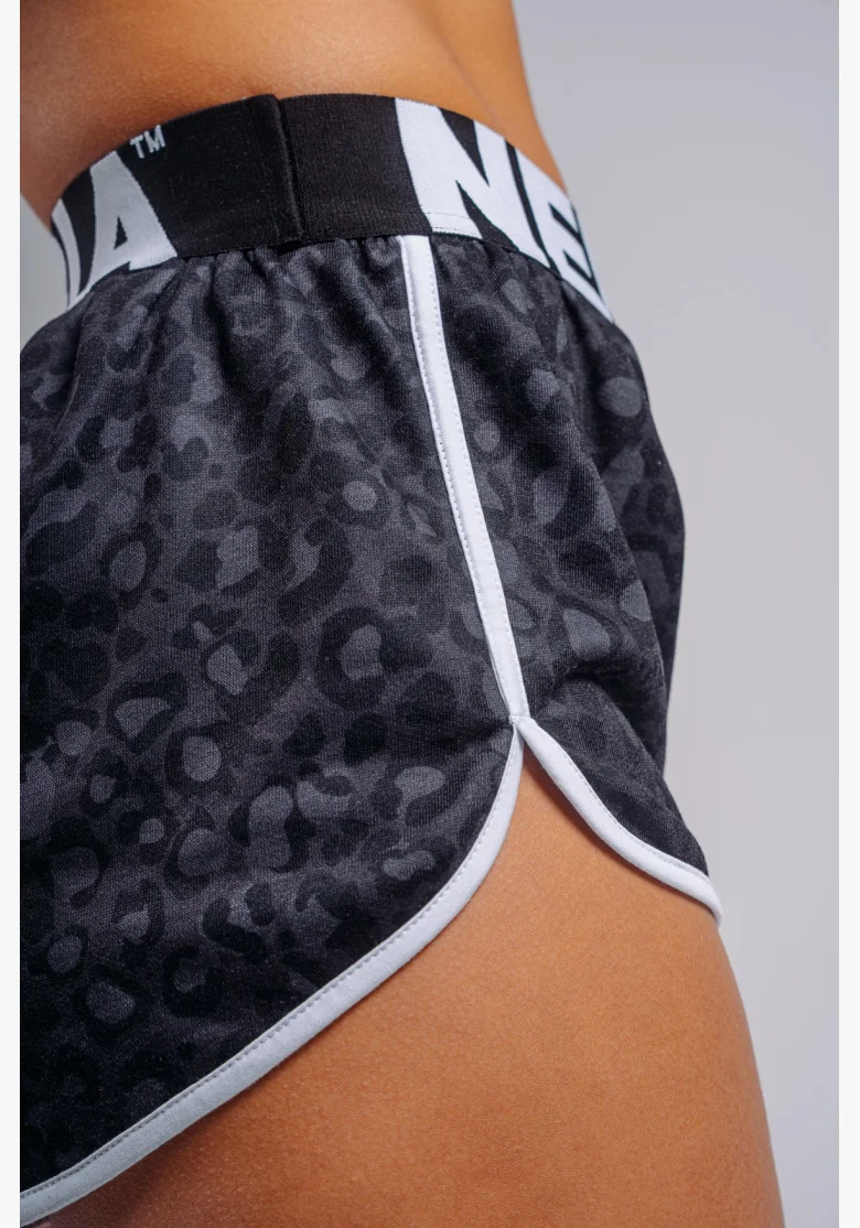 NEBBIA Training shorts with leopard pattern PRIMAL black
