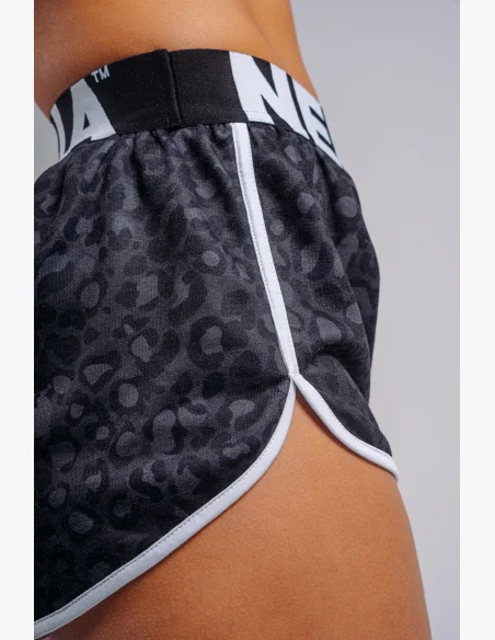 NEBBIA Training shorts with leopard pattern PRIMAL black