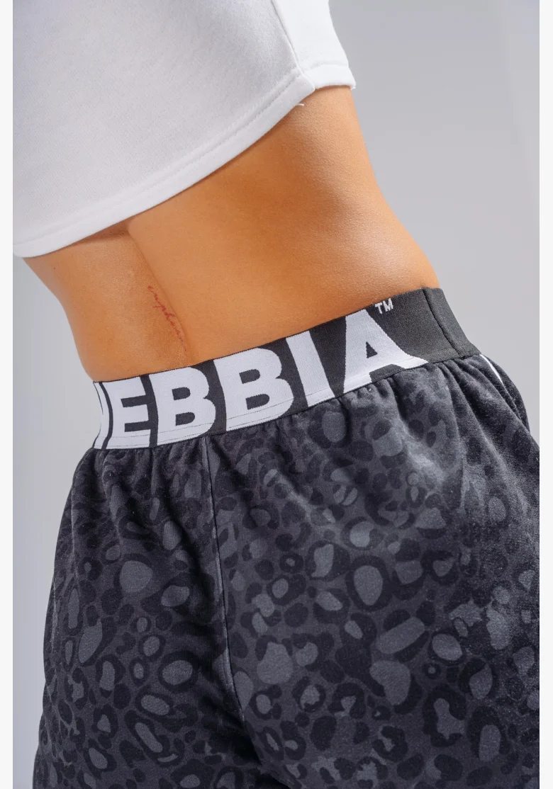 NEBBIA Training shorts with leopard pattern PRIMAL black