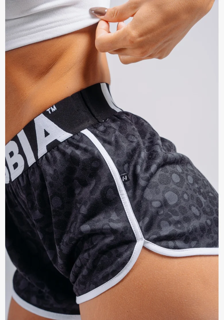 NEBBIA Training shorts with leopard pattern PRIMAL black
