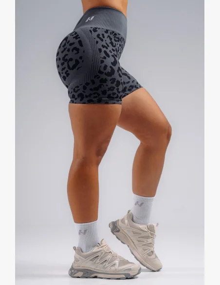 NEBBIA Compression push-up shorts with leopard pattern PRIMAL black