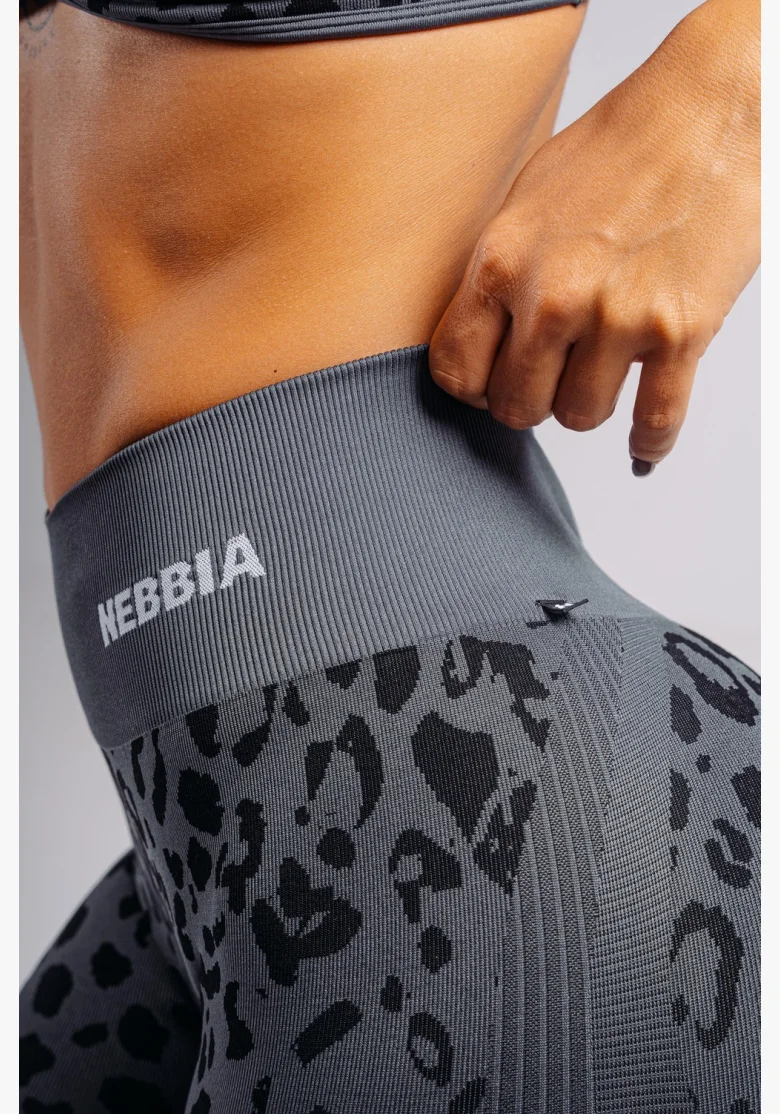 NEBBIA Compression push-up shorts with leopard pattern PRIMAL black