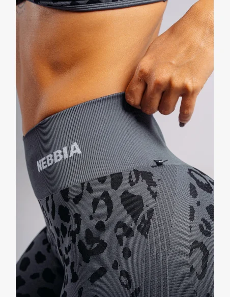 NEBBIA Compression push-up shorts with leopard pattern PRIMAL black