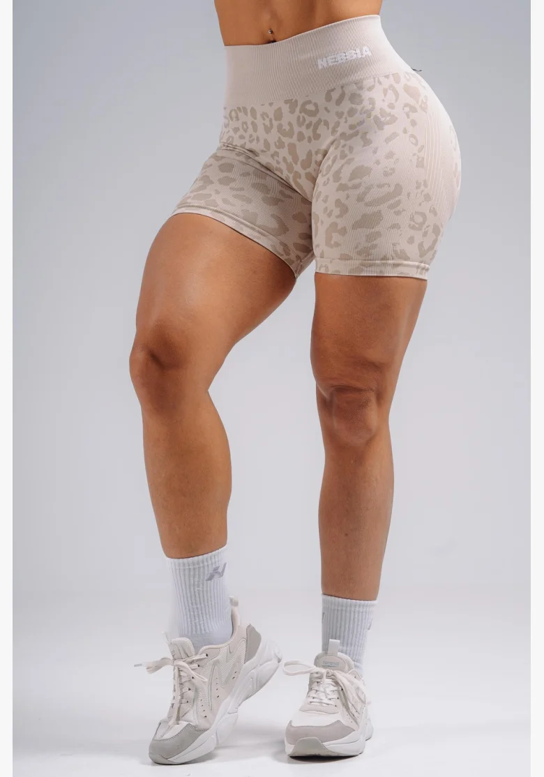 NEBBIA Compression push-up shorts with leopard pattern PRIMAL cream