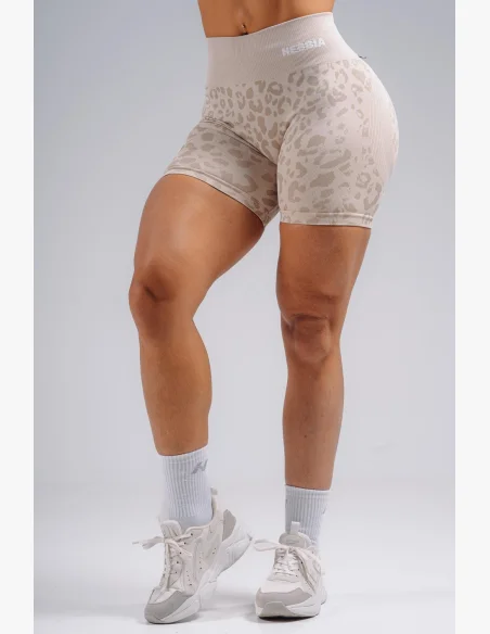 NEBBIA Compression push-up shorts with leopard pattern PRIMAL cream