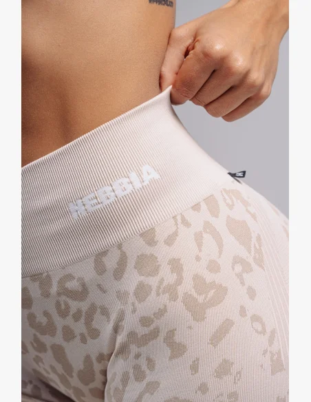 NEBBIA Compression push-up shorts with leopard pattern PRIMAL cream