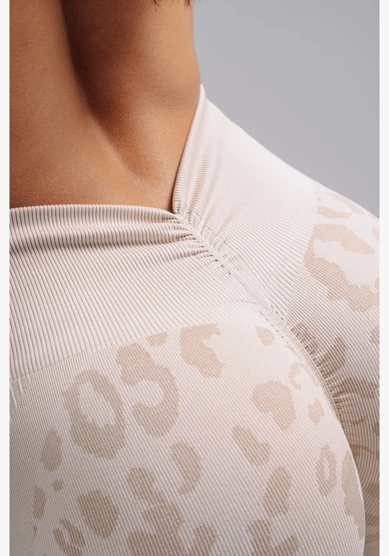 NEBBIA Compression push-up shorts with leopard pattern PRIMAL cream