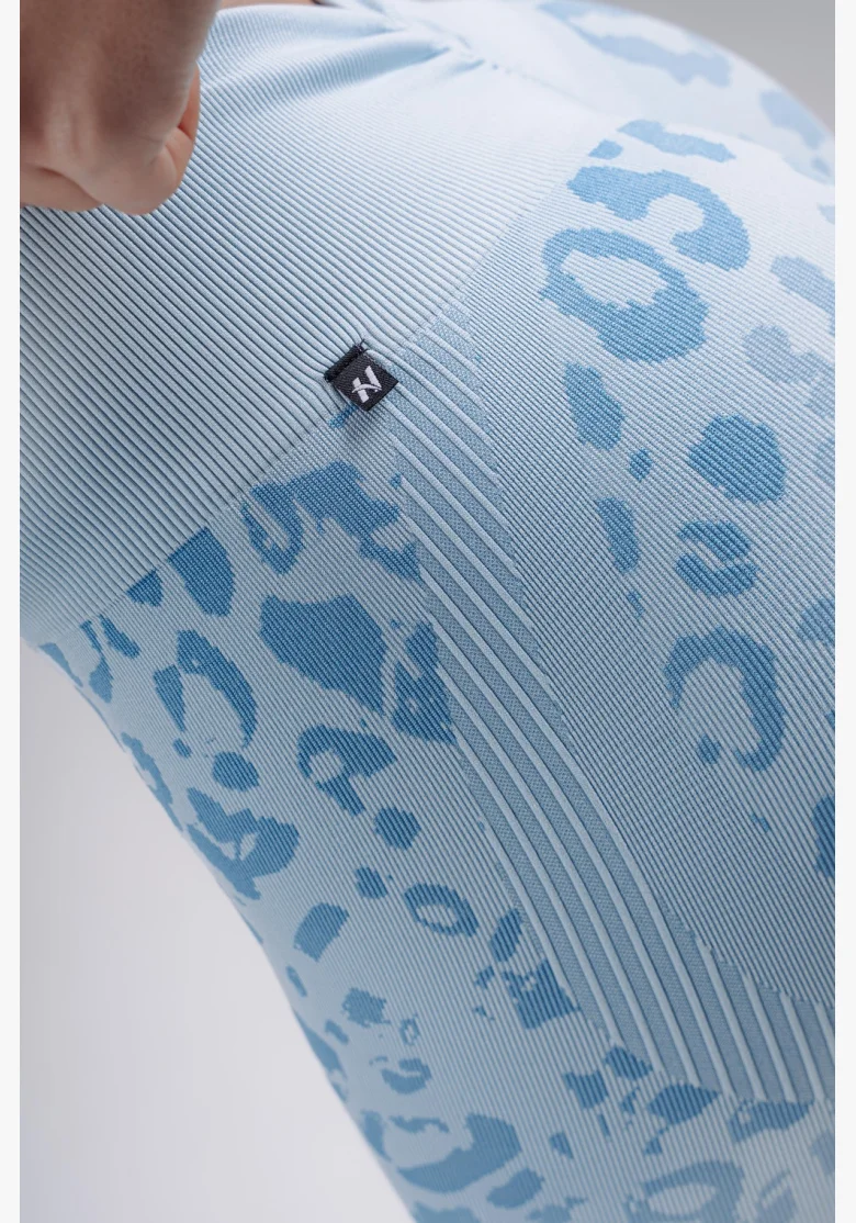 NEBBIA Compression push-up shorts with leopard pattern PRIMAL blue