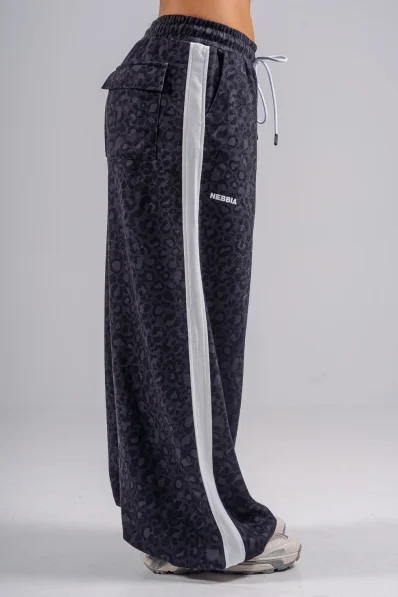 NEBBIA Baggy sweatpants with leopard pattern PRIMAL black 2