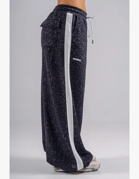 NEBBIA Baggy sweatpants with leopard pattern PRIMAL black