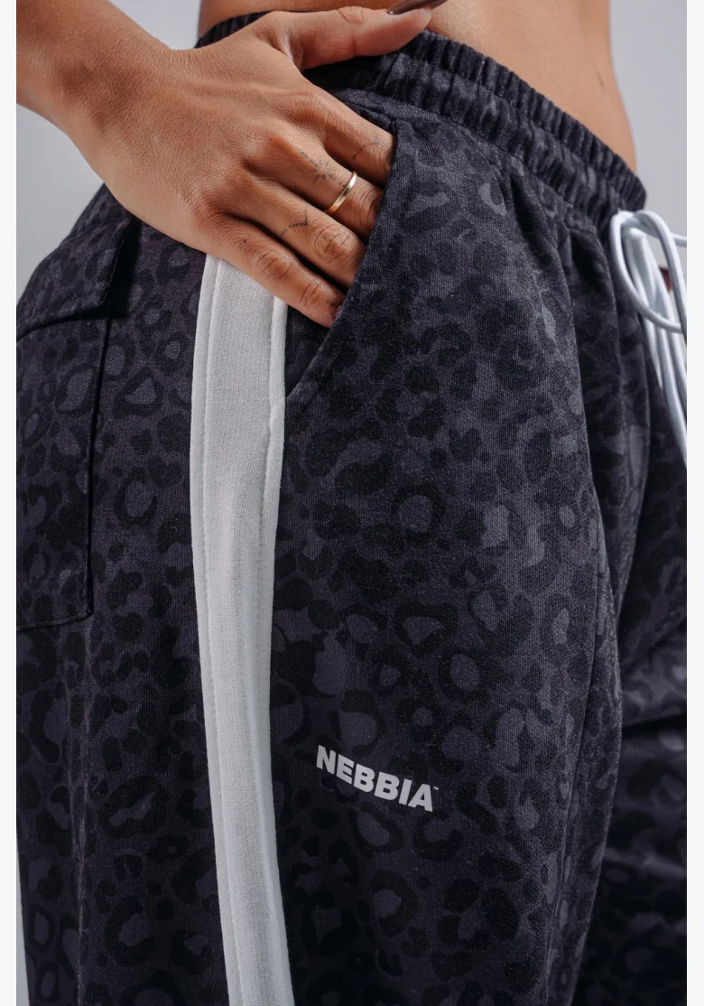 NEBBIA Baggy sweatpants with leopard pattern PRIMAL black