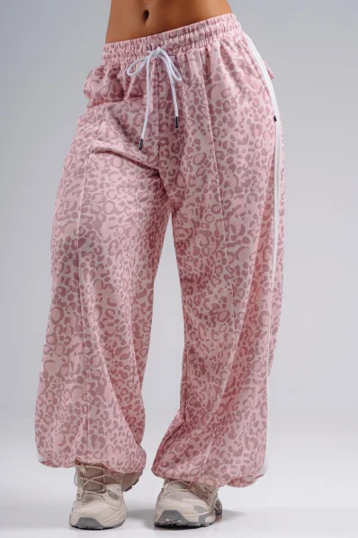 NEBBIA Baggy sweatpants with leopard pattern PRIMAL pink