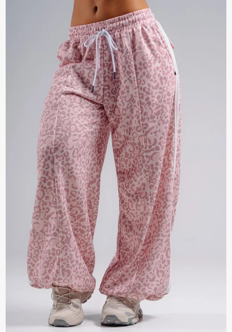 NEBBIA Baggy sweatpants with leopard pattern PRIMAL pink