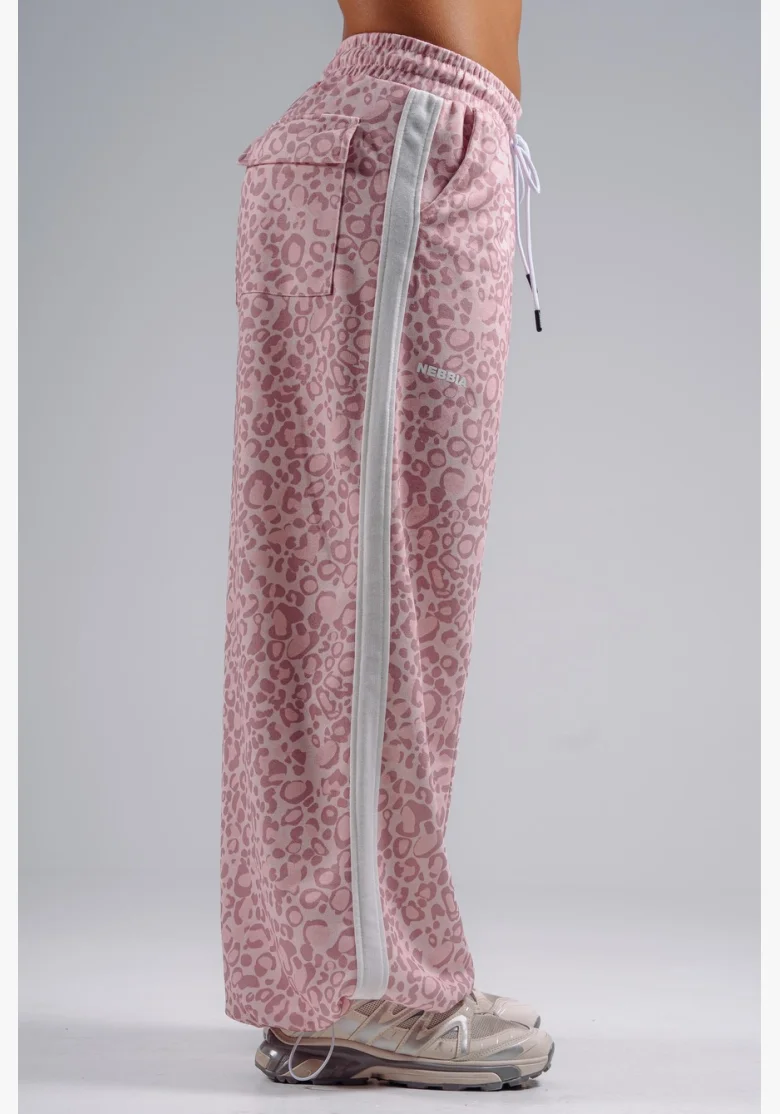 NEBBIA Baggy sweatpants with leopard pattern PRIMAL pink