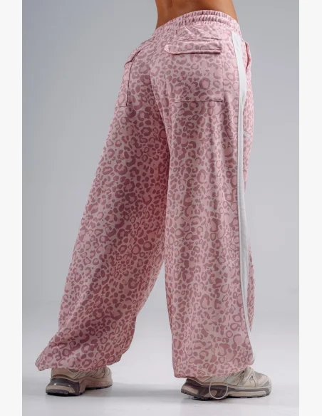 NEBBIA Baggy sweatpants with leopard pattern PRIMAL pink