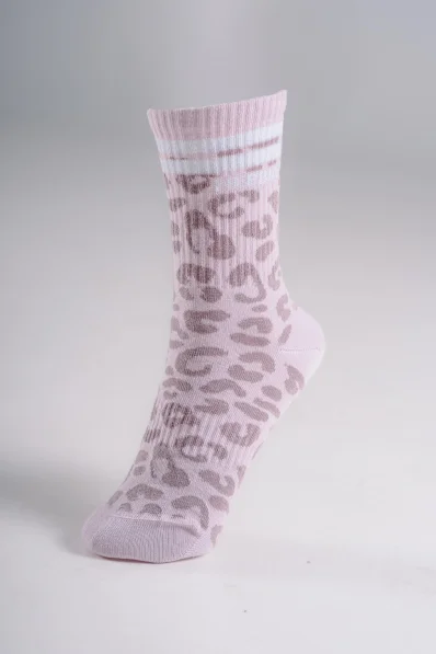 NEBBIA Crew socks with leopard pattern PRIMAL pink