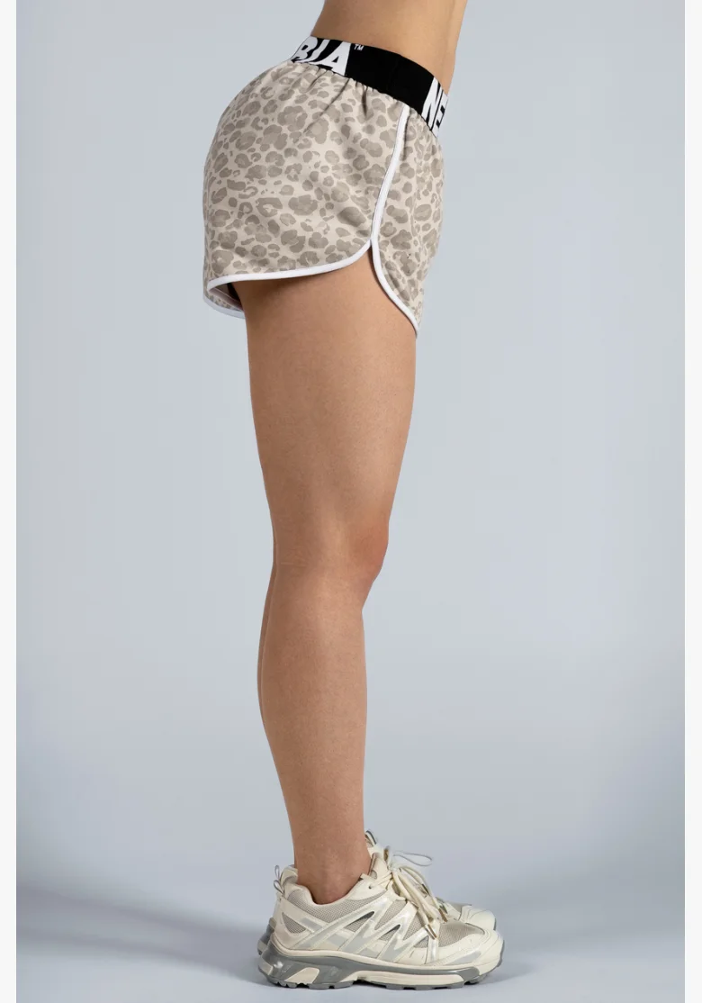 NEBBIA Training shorts with leopard pattern PRIMAL cream