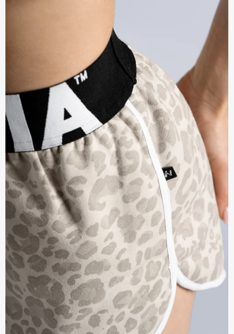 NEBBIA Training shorts with leopard pattern PRIMAL cream