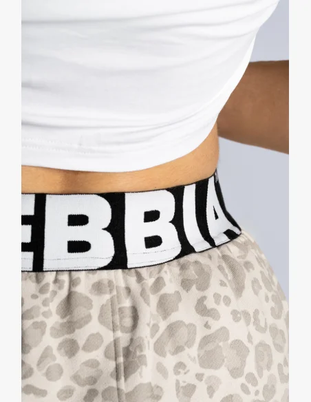 NEBBIA Training shorts with leopard pattern PRIMAL cream