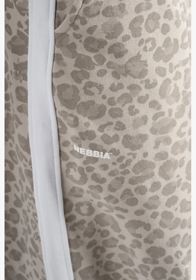 NEBBIA Baggy sweatpants with leopard pattern PRIMAL cream