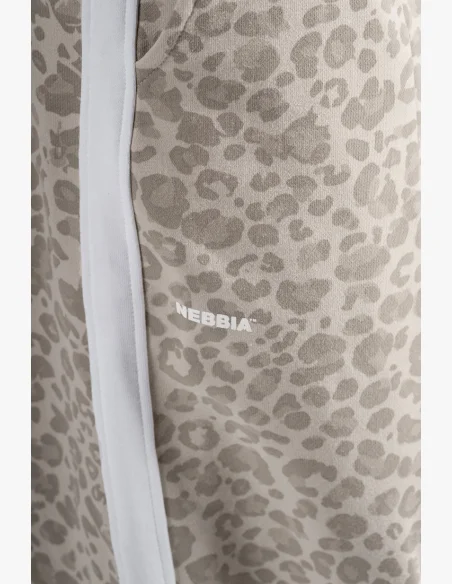 NEBBIA Baggy sweatpants with leopard pattern PRIMAL cream