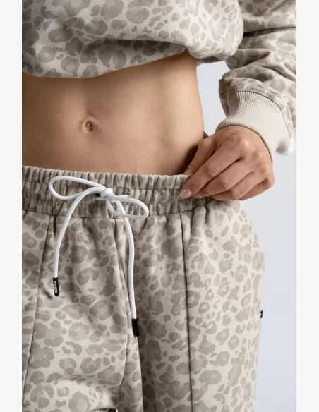 NEBBIA Baggy sweatpants with leopard pattern PRIMAL cream
