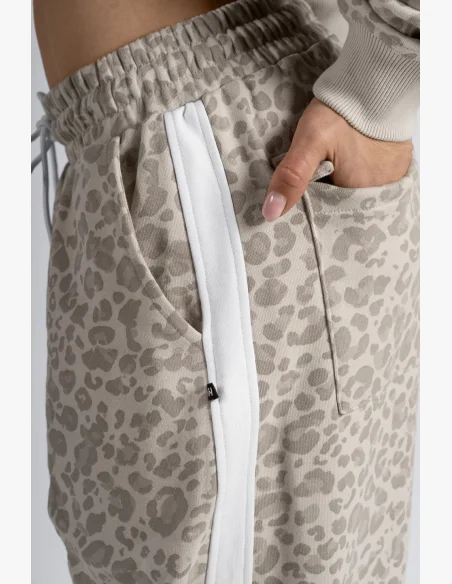 NEBBIA Baggy sweatpants with leopard pattern PRIMAL cream