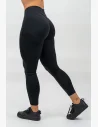 These high-waisted "V" shaped shaping leggings also feature a distinctive scrunch butt effect.