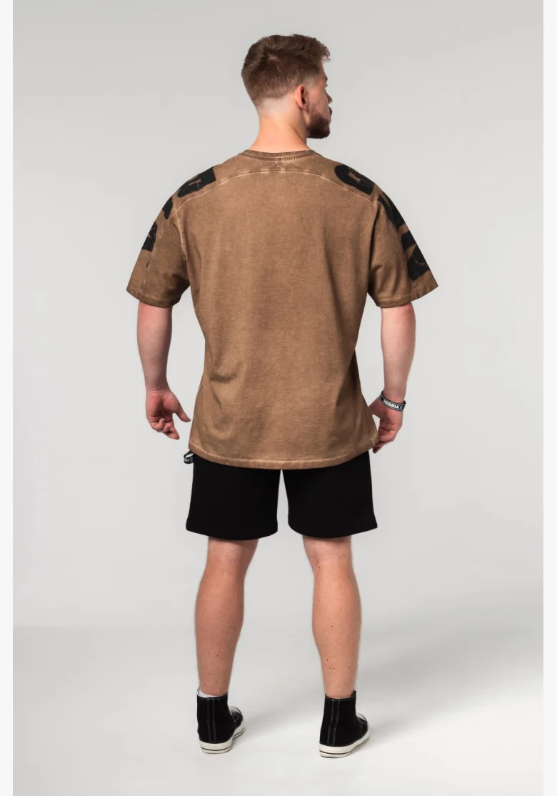 NEBBIA • NEBBIA Washed-off oversized t-shirt LIFTING CLUB brown • Nebshop.cz
