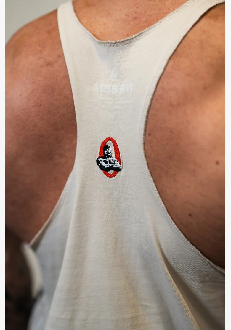 NEBBIA • NEBBIA Washed muscle back stringer GOLDEN AGE gray • Nebshop.cz
