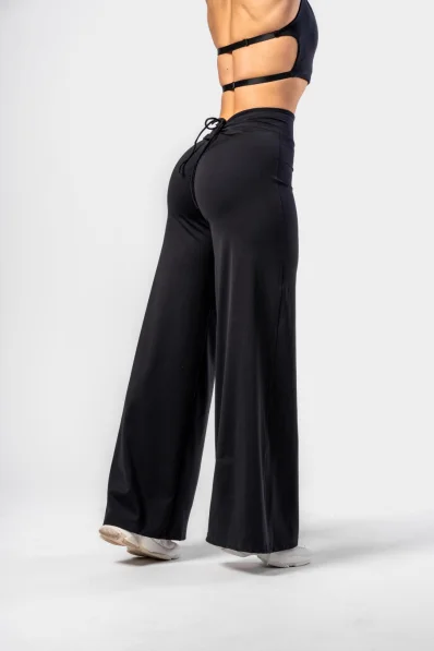 NEBBIA • NEBBIA Deni x NEBBIA Flared high-waisted pants • Nebshop.com