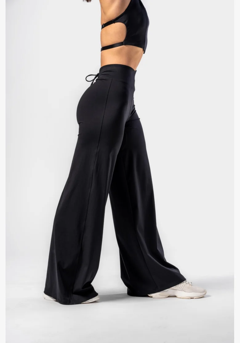 NEBBIA • NEBBIA Deni x NEBBIA Flared high-waisted pants • Nebshop.com