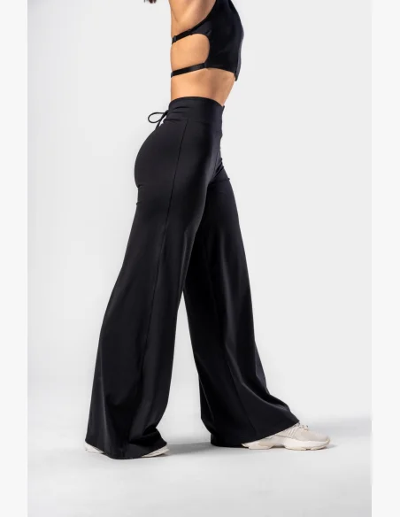 NEBBIA • NEBBIA Deni x NEBBIA Flared high-waisted pants • Nebshop.com