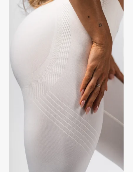 NEBBIA Shaping seamless maximum push-up leggings FLOW SEAMLESS cream