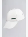 Royal White cap with dark green underside and gold logo – elegant, unobtrusive and eye-catching.