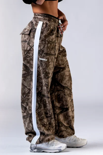 NEBBIA Oversized sweatpants POWER Camo pale 2