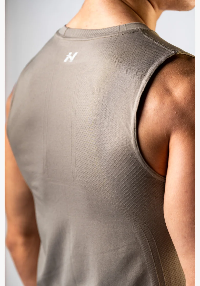 NEBBIA Seamless sleeveless POWER t-shirt in beige