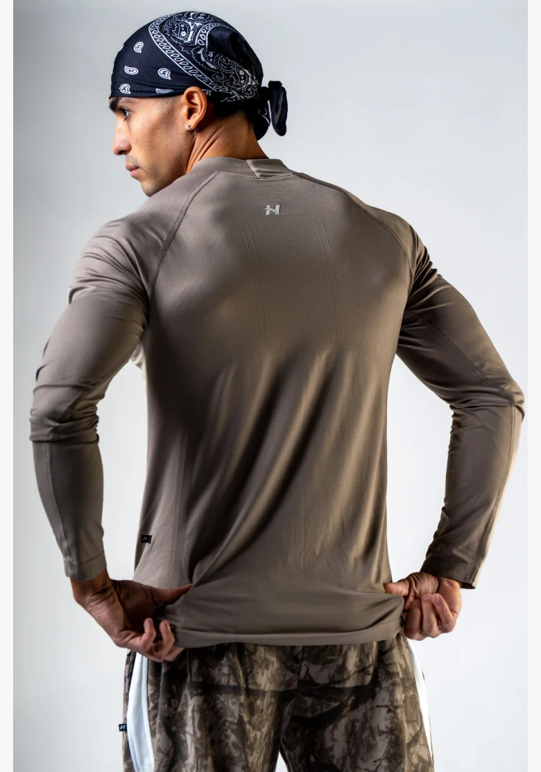 NEBBIA Seamless long-sleeved t-shirt POWER beige